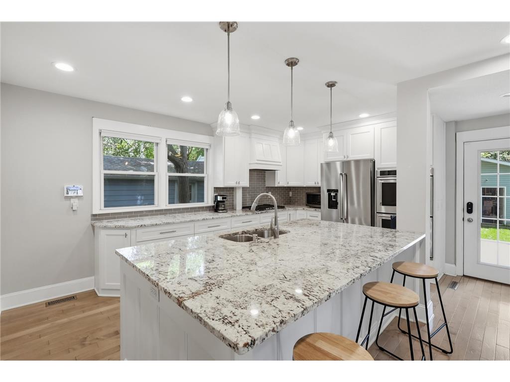 1350 Laurel Avenue Saint Paul MN 55104 7063062 image1
