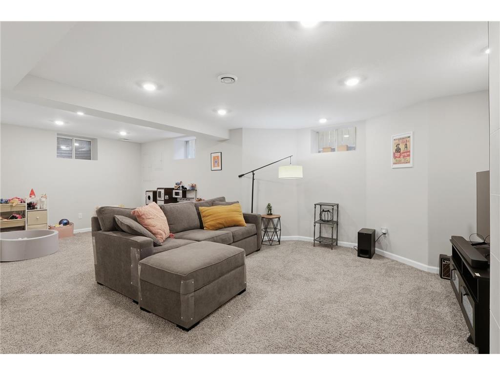1350 Laurel Avenue Saint Paul MN 55104 7063062 image25