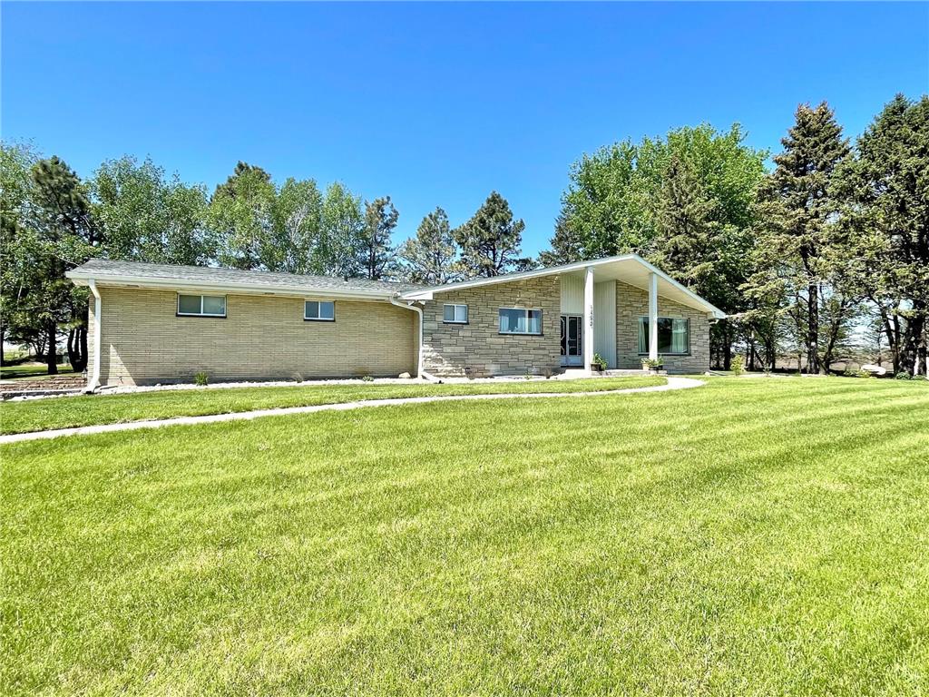 1350 S Crailsheim Road, Worthington, MN, 56187 MLS 7276979 Edina