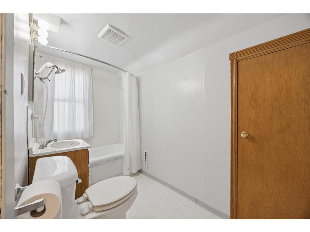1351 Ames Avenue Saint Paul MN 55106 7057013 image13