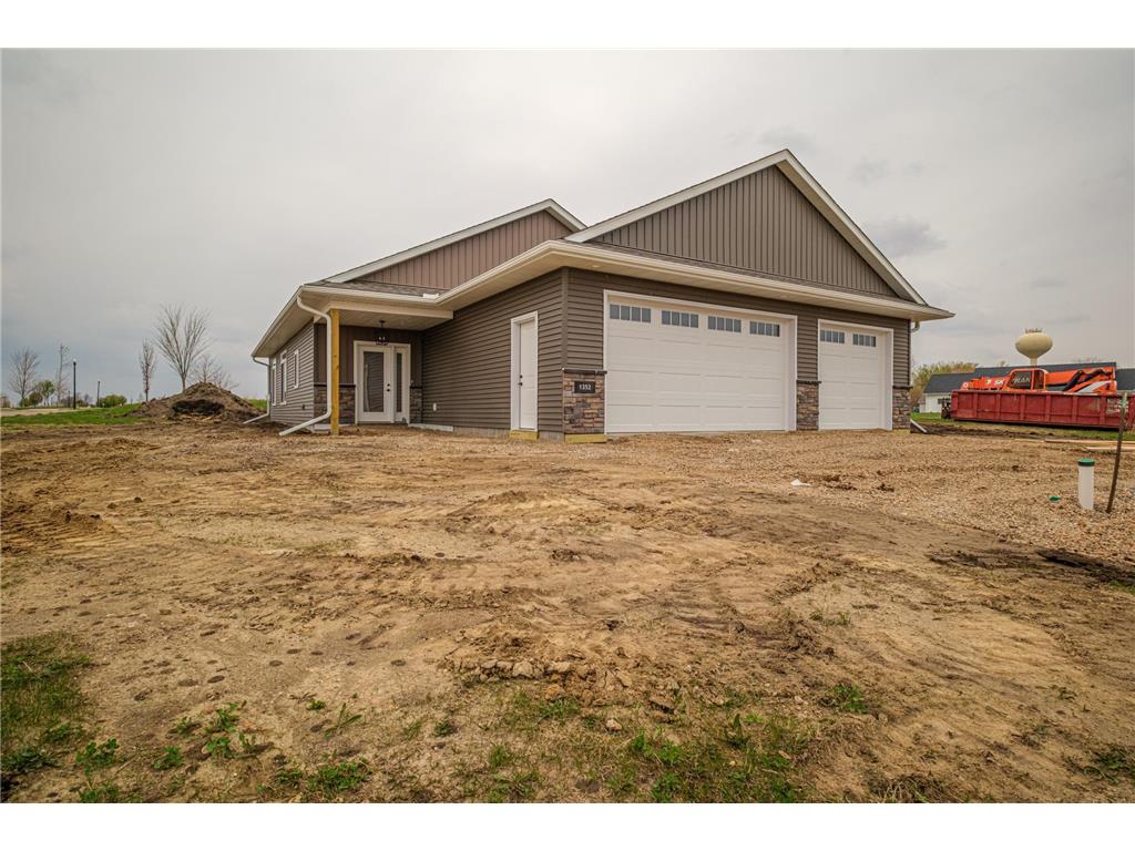 1352 Bradford Street SE Hutchinson MN 55350 6710138 image1