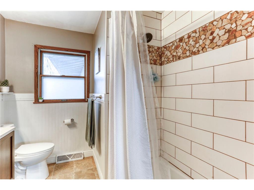 1355 Sycamore Street River Falls WI 54022 6812776 image17