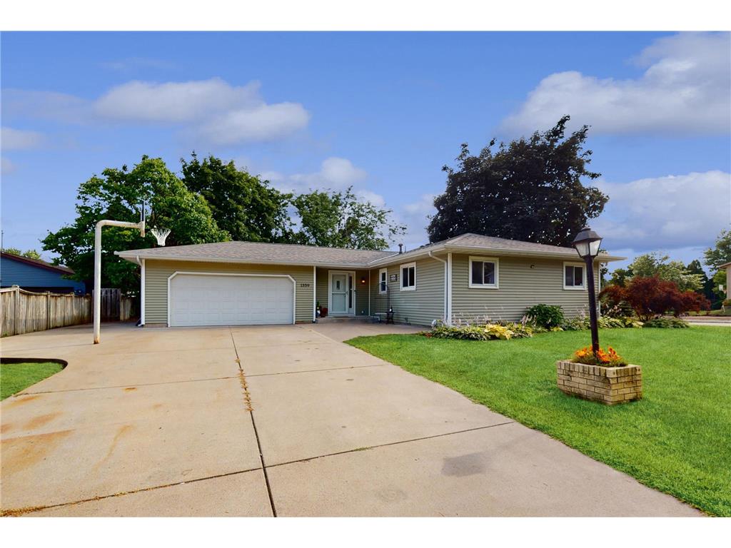 1359 19th Street W Hastings MN 55033 6412727 image1