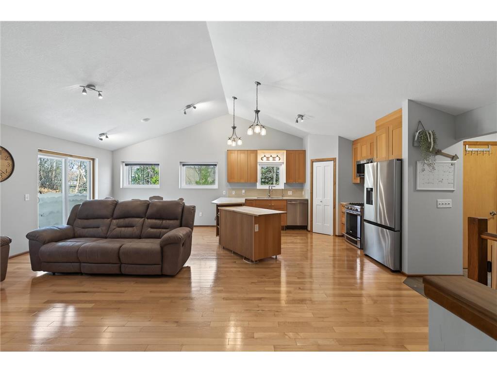 13593 Embry Way Apple Valley MN 55124 7073680 image2