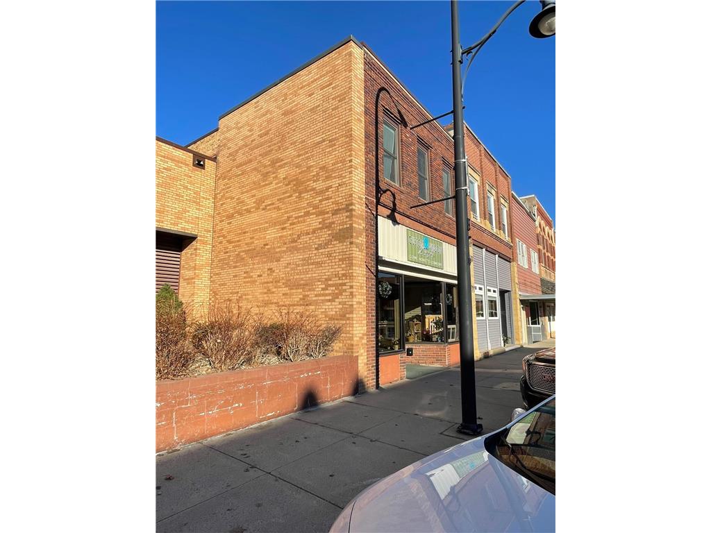 136 S Broadway Wells MN 56097 7027201 image1