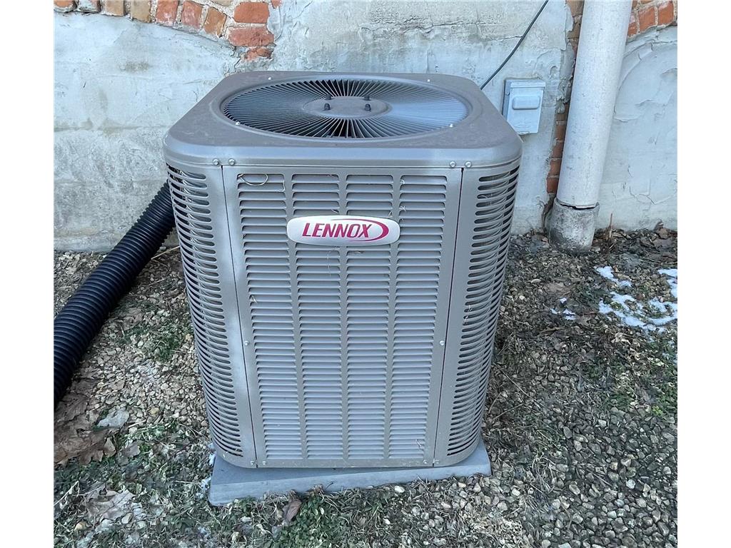 136 S Broadway Wells MN 56097 7027201 image21