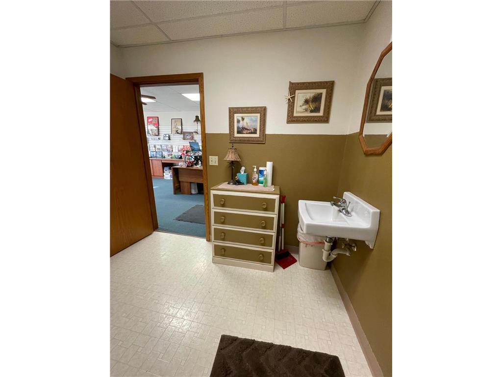 136 S Broadway Wells MN 56097 7027201 image5