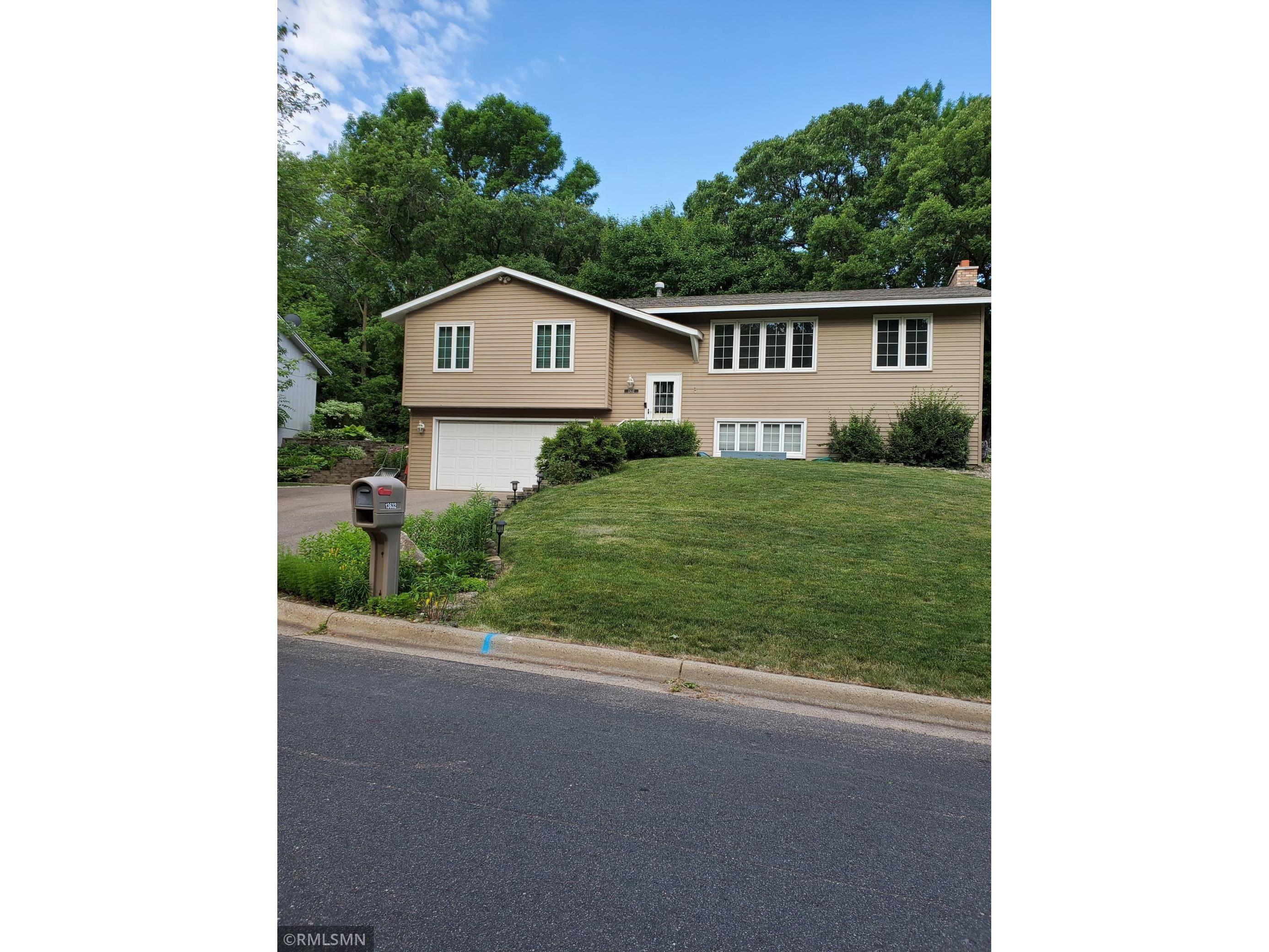 13632 Oakland Drive, Burnsville, MN 55337 MLS 6003804 Edina Realty