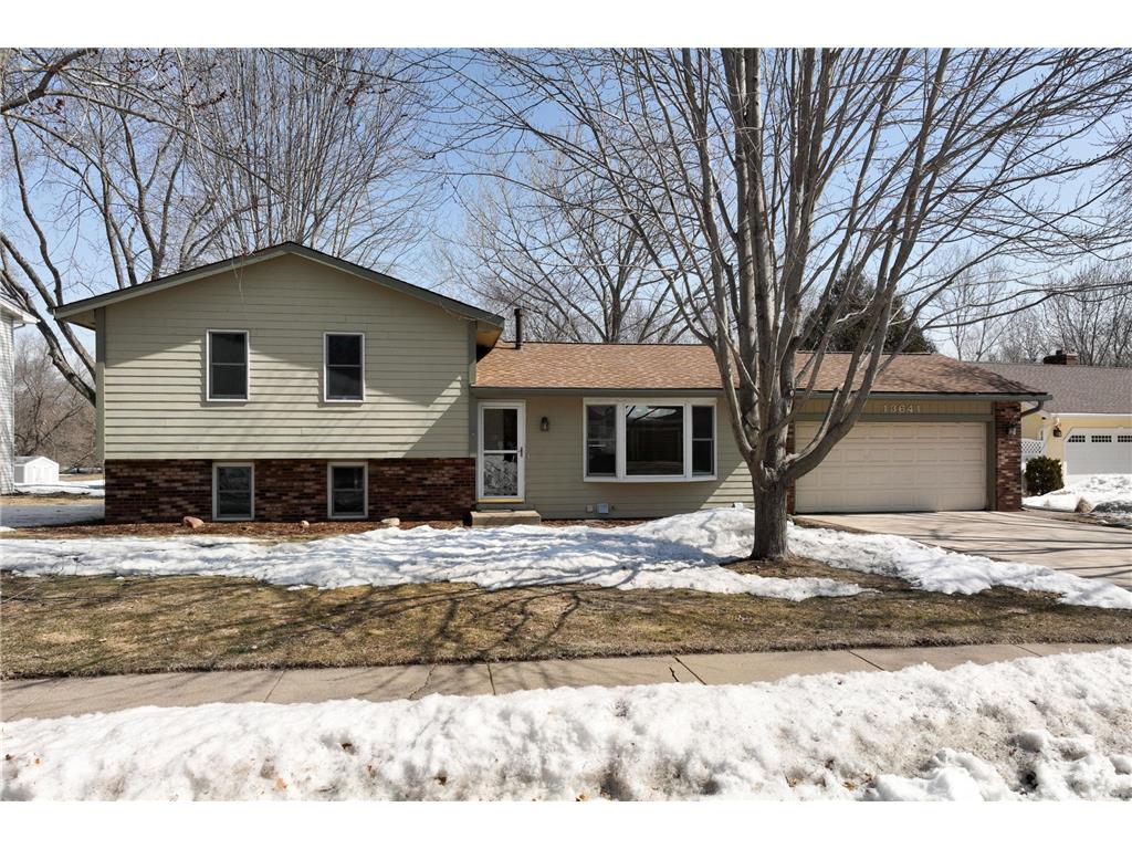 13641 Elkwood Drive, Apple Valley, MN, 55124 MLS 6352826 Edina Realty