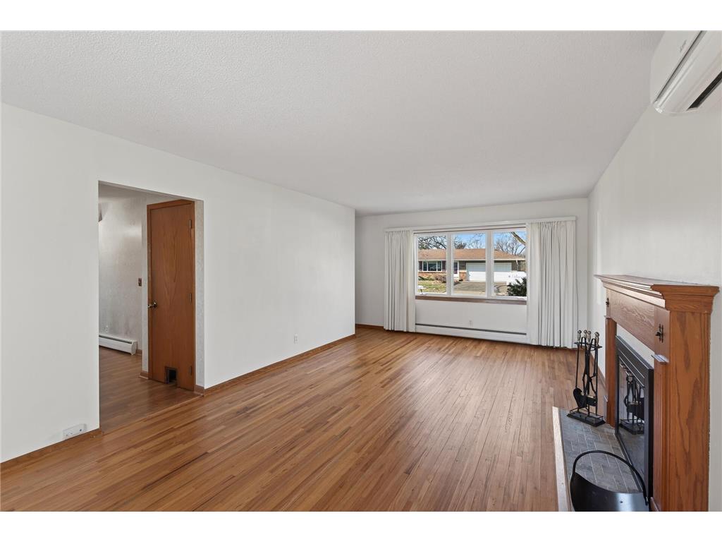 1365 Pinewood Drive Woodbury MN 55125 7028726 image4