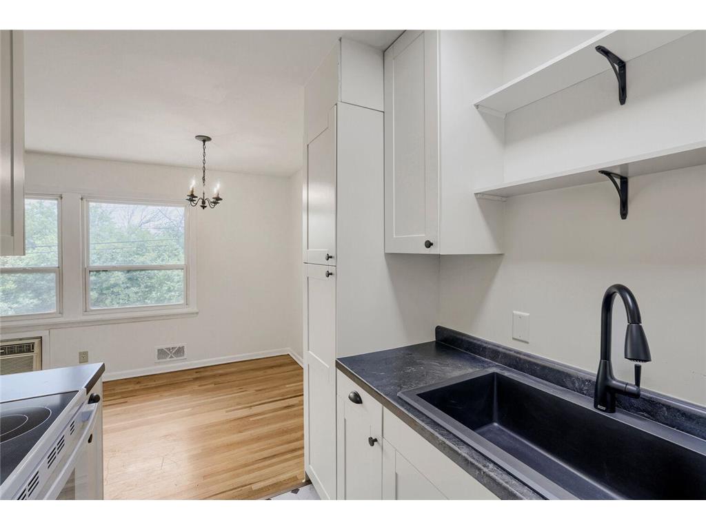 1366 Colonial Drive Roseville MN 55113 7082316 image13