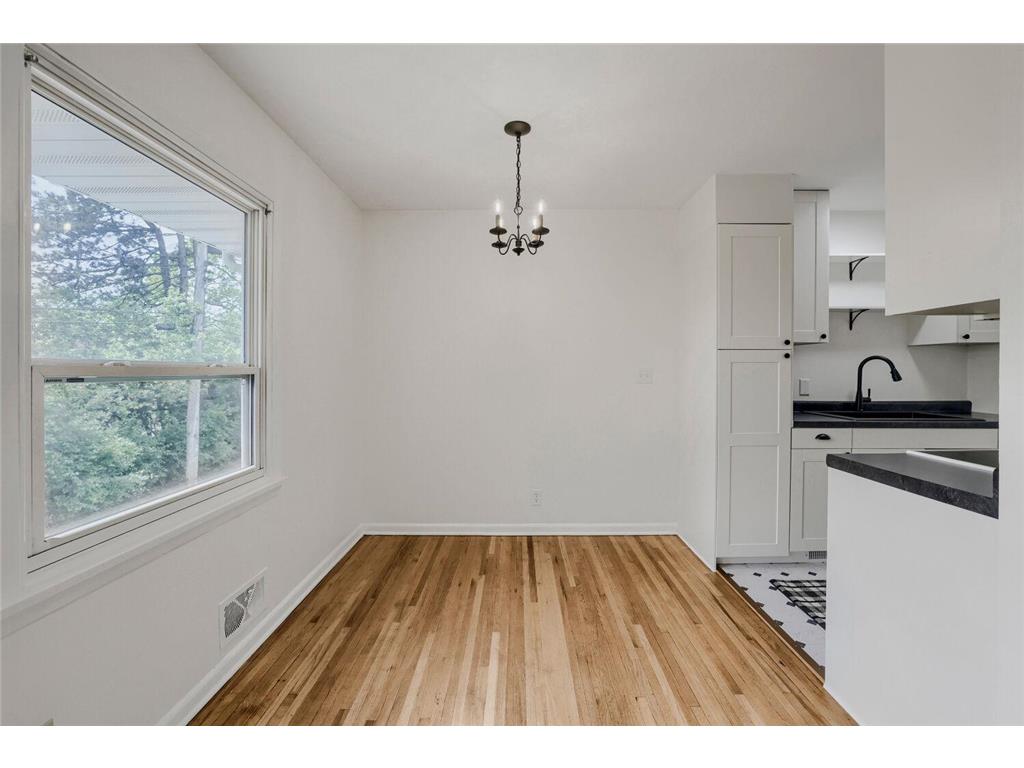 1366 Colonial Drive Roseville MN 55113 7082316 image17
