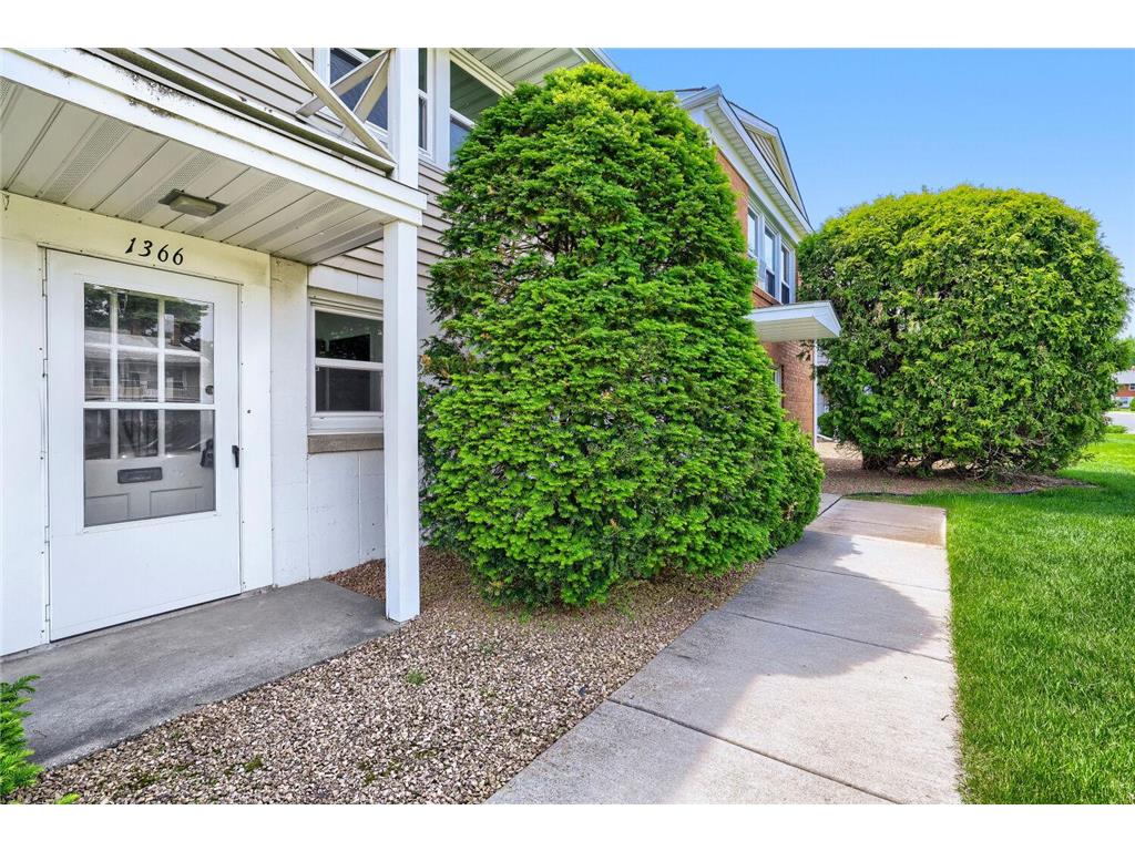 1366 Colonial Drive Roseville MN 55113 7082316 image2