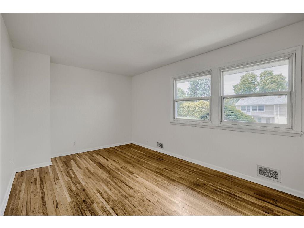 1366 Colonial Drive Roseville MN 55113 7082316 image20