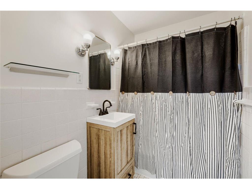 1366 Colonial Drive Roseville MN 55113 7082316 image23