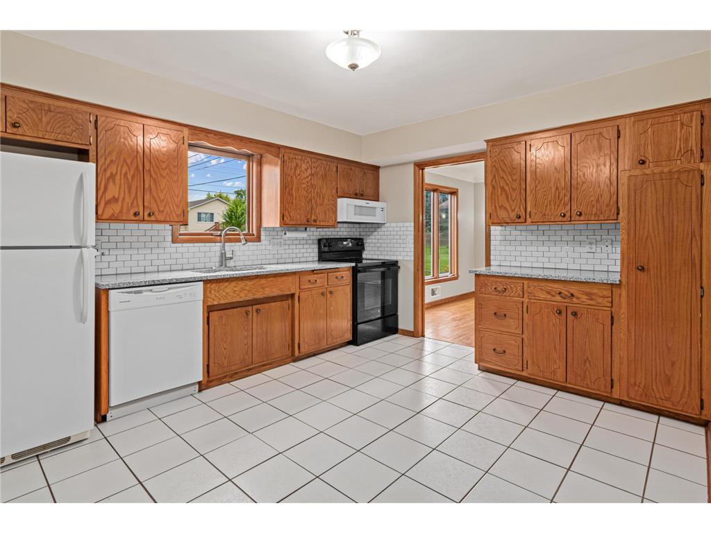1367 Price Avenue E Maplewood MN 55109 7100800 image10
