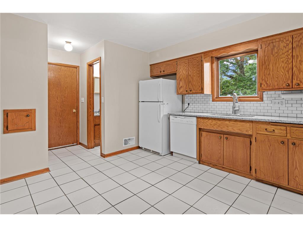 1367 Price Avenue E Maplewood MN 55109 7100800 image11