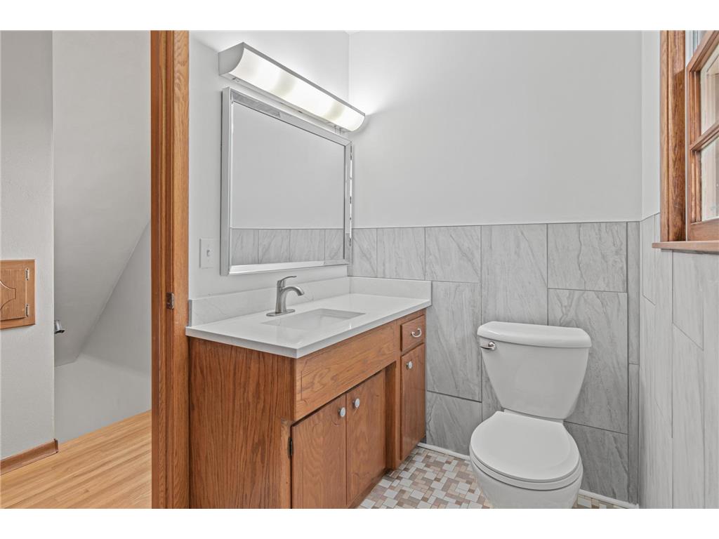 1367 Price Avenue E Maplewood MN 55109 7100800 image15