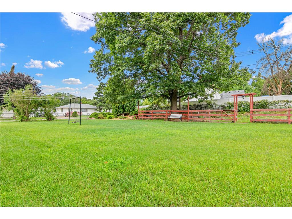 1367 Price Avenue E Maplewood MN 55109 7100800 image30