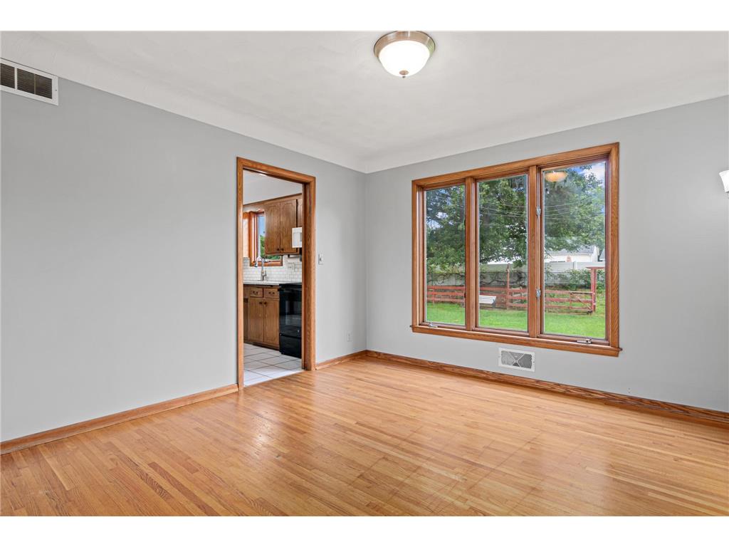 1367 Price Avenue E Maplewood MN 55109 7100800 image8