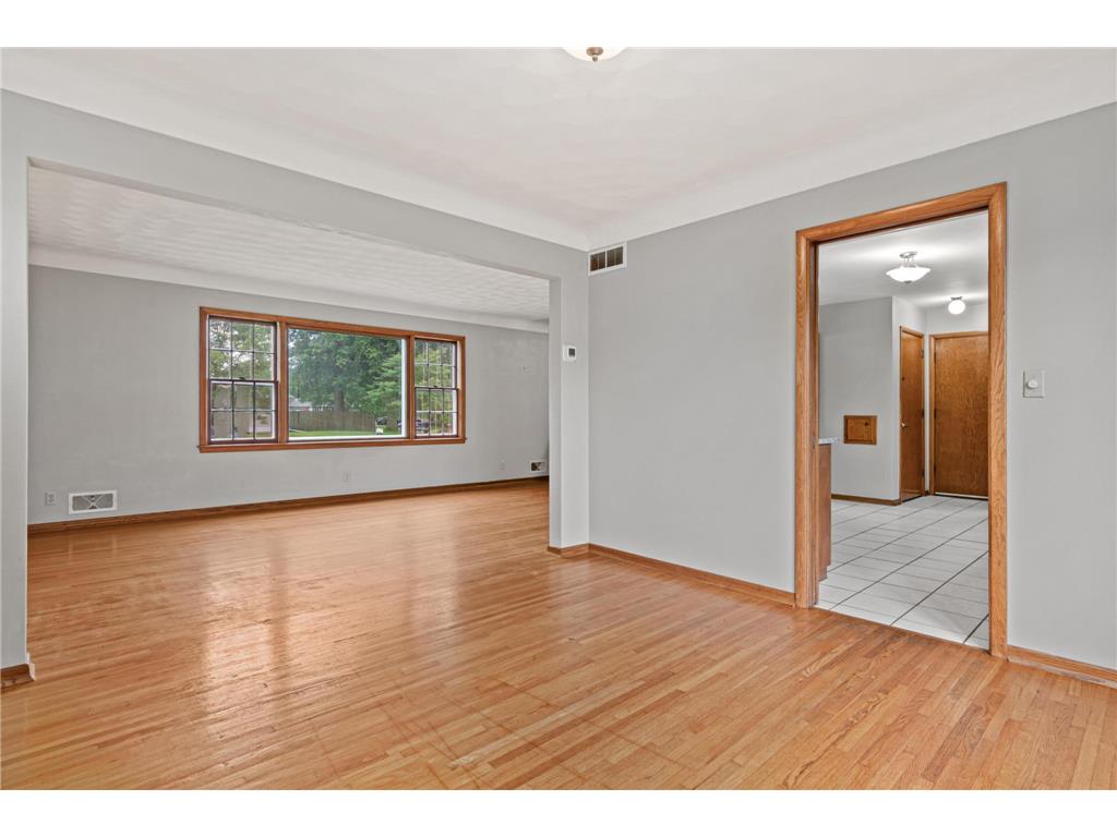 1367 Price Avenue E Maplewood MN 55109 7100800 image9
