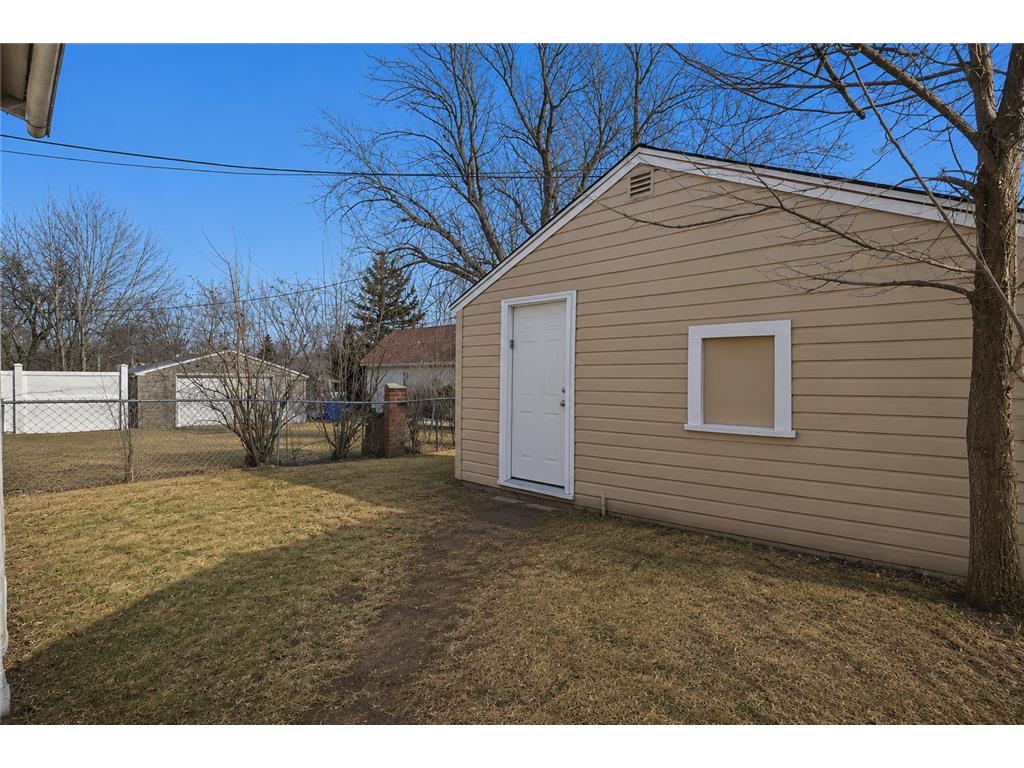 1368 Payne Avenue Saint Paul MN 55130 7071720 image24
