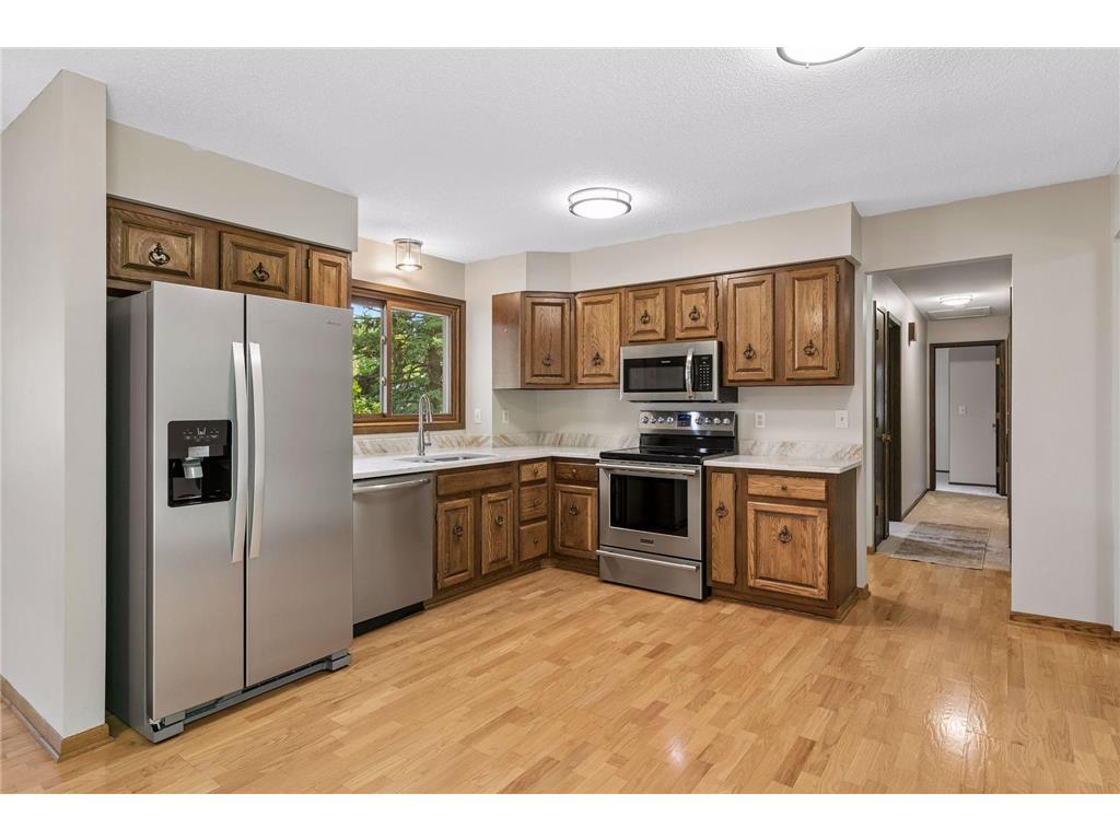 13720 Oakland Drive Burnsville MN 55337 7066374 image13