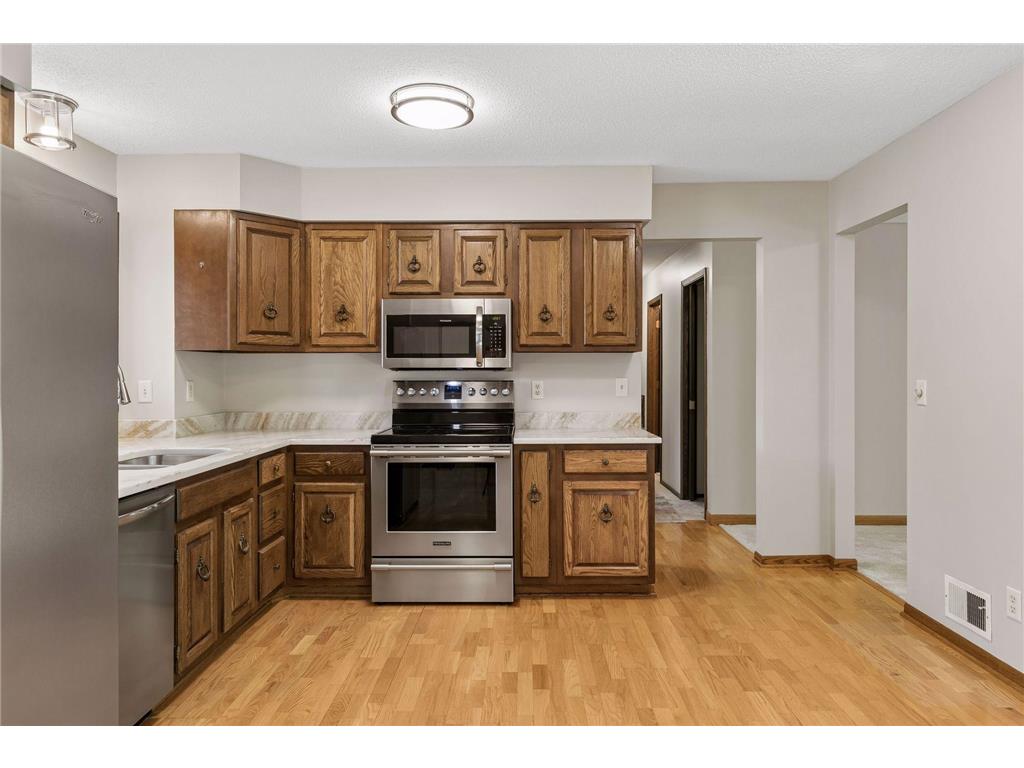 13720 Oakland Drive Burnsville MN 55337 7066374 image15