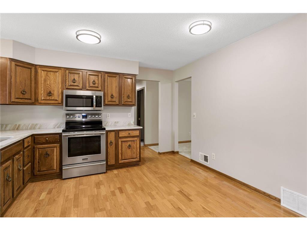 13720 Oakland Drive Burnsville MN 55337 7066374 image16