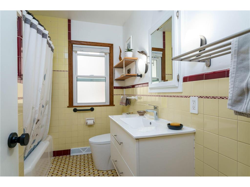 1373 Avon Street N Saint Paul MN 55117 7088739 image13