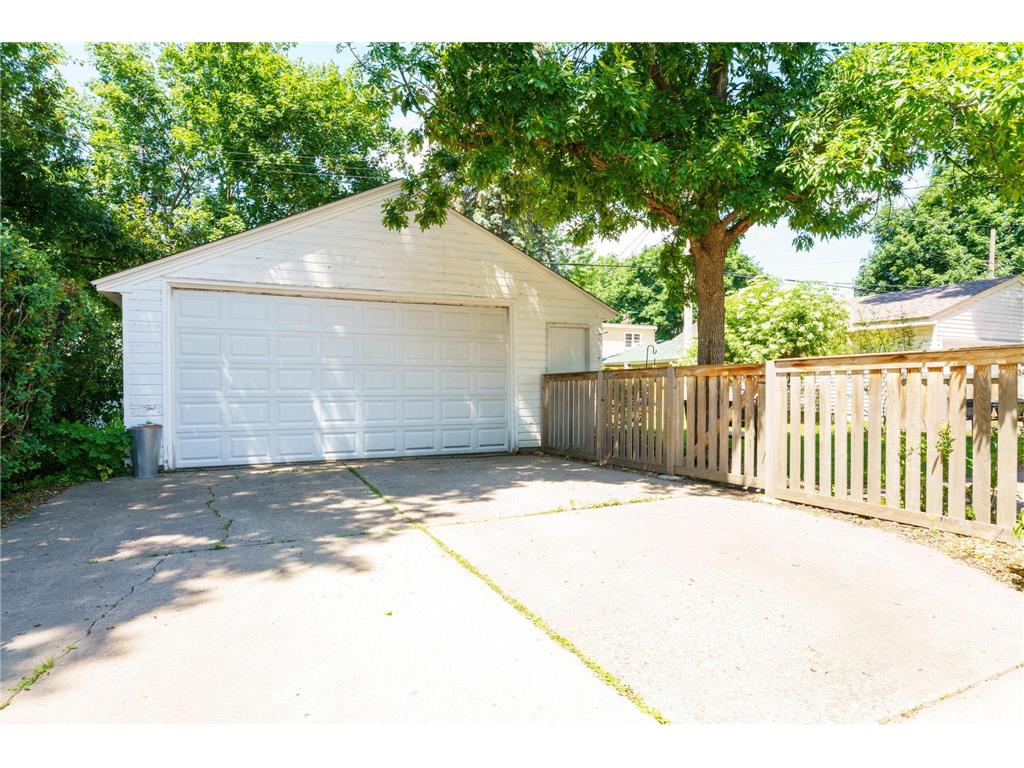 1373 Avon Street N Saint Paul MN 55117 7088739 image28