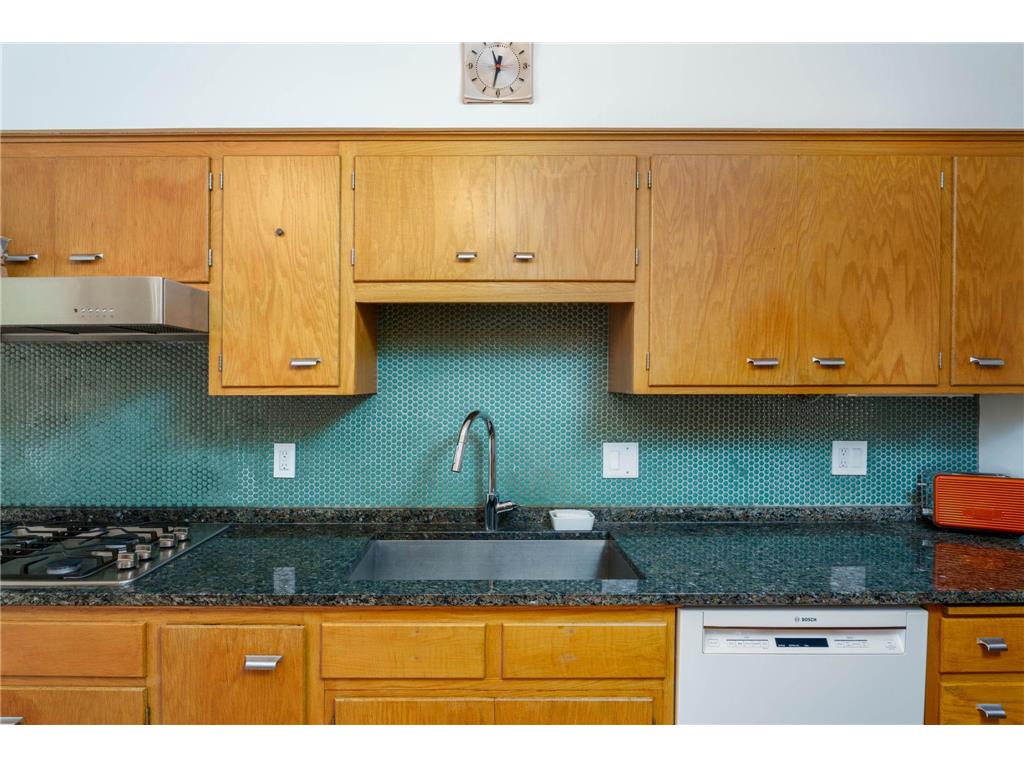 1373 Avon Street N Saint Paul MN 55117 7088739 image9