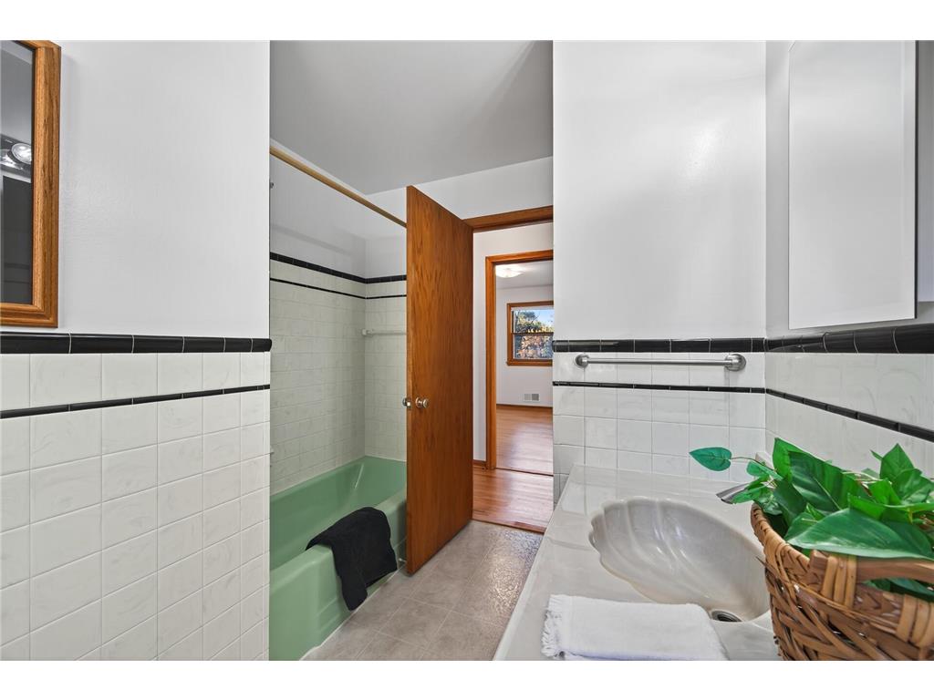 1377 Clarence Street Saint Paul MN 55106 6809452 image14