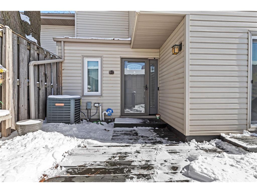 138 Ruth Street N #9 Saint Paul MN 55119 7028910 image1
