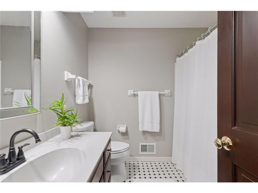 138 White Oaks Lane Vadnais Heights MN 55127 7028534 image31