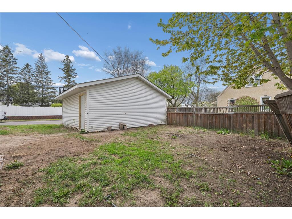 1381 White Bear Avenue N Saint Paul MN 55106 7062498 image19