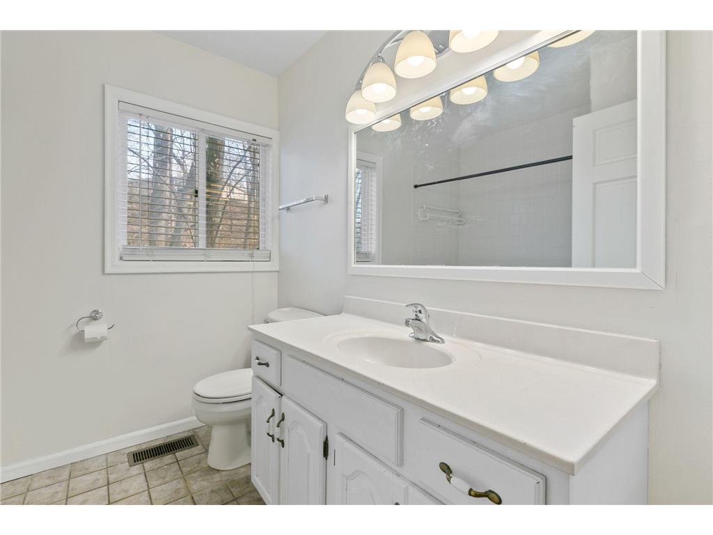 1382 Lakeside Circle Eagan MN 55123 7070640 image24