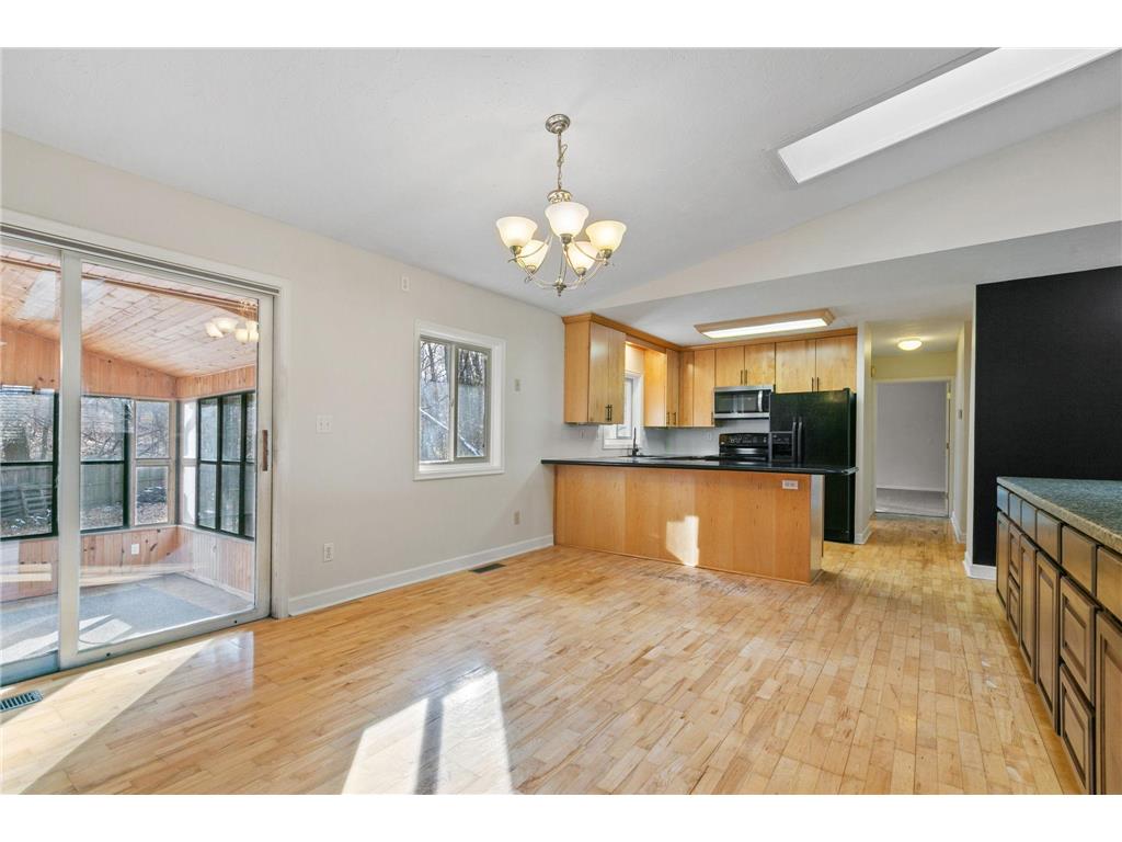 1382 Lakeside Circle Eagan MN 55123 7070640 image4