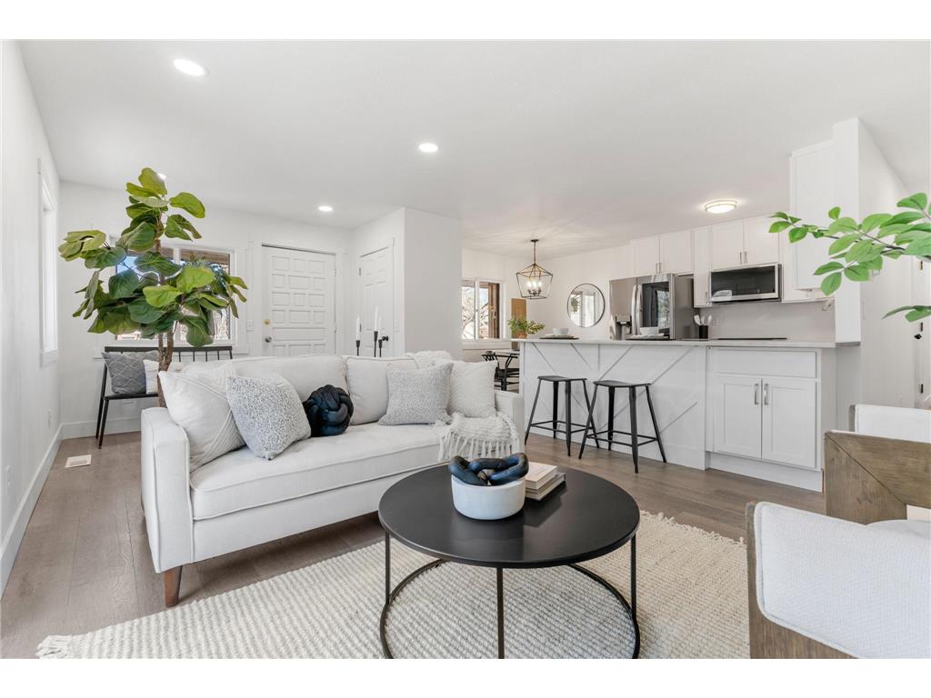 1384 Lakeside Circle Eagan MN 55123 6515768 image1