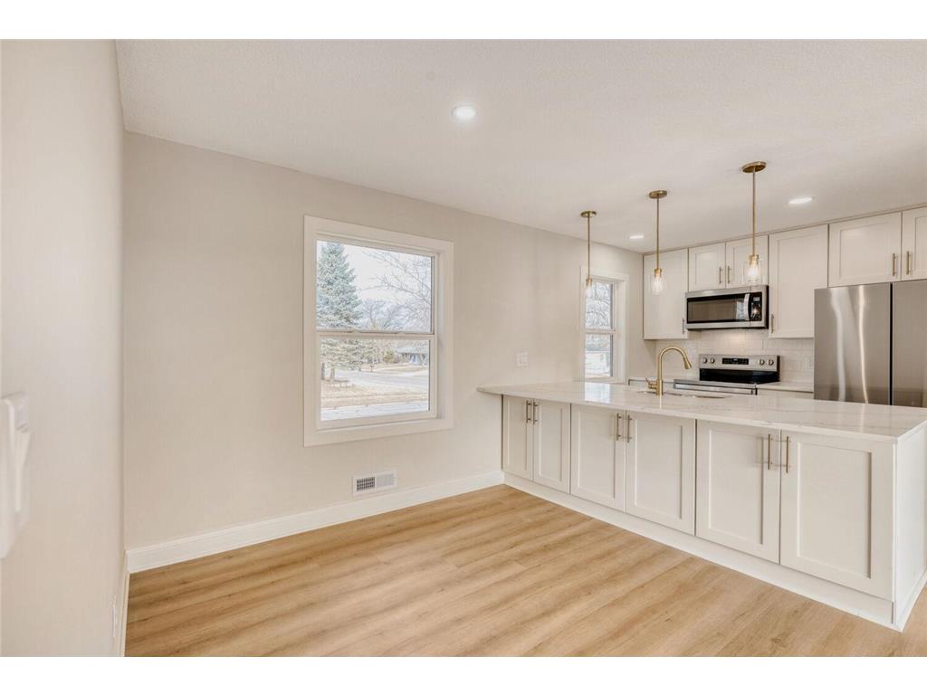 13850 Garrett Avenue Apple Valley MN 55124 7036566 image16