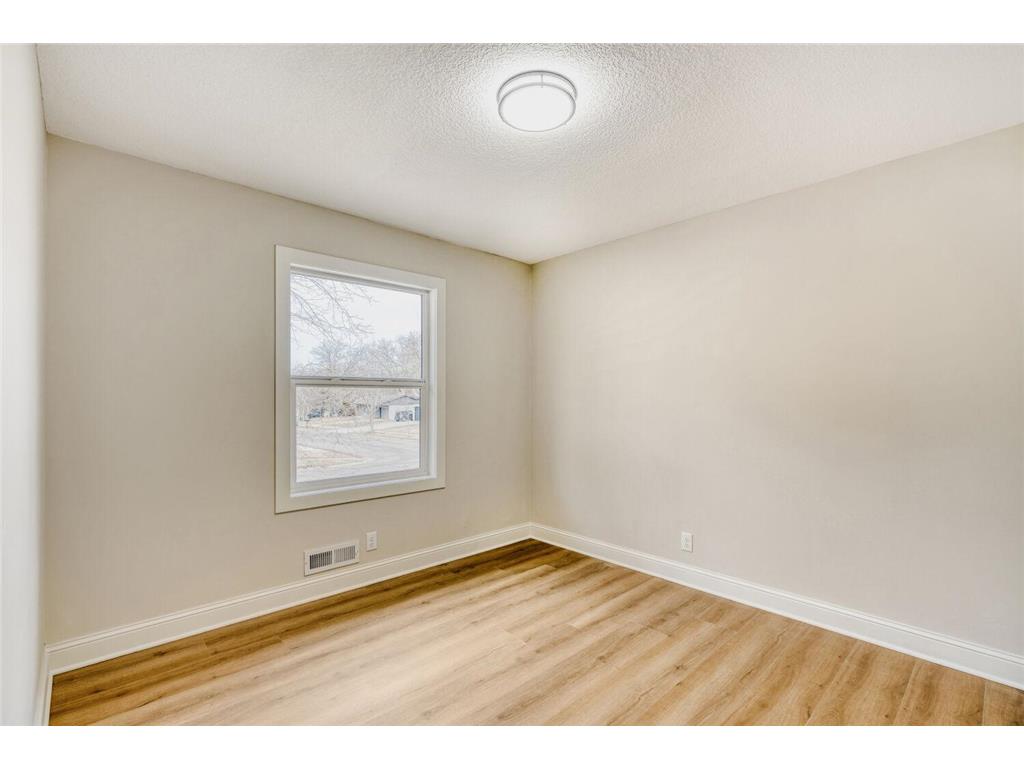 13850 Garrett Avenue Apple Valley MN 55124 7036566 image17