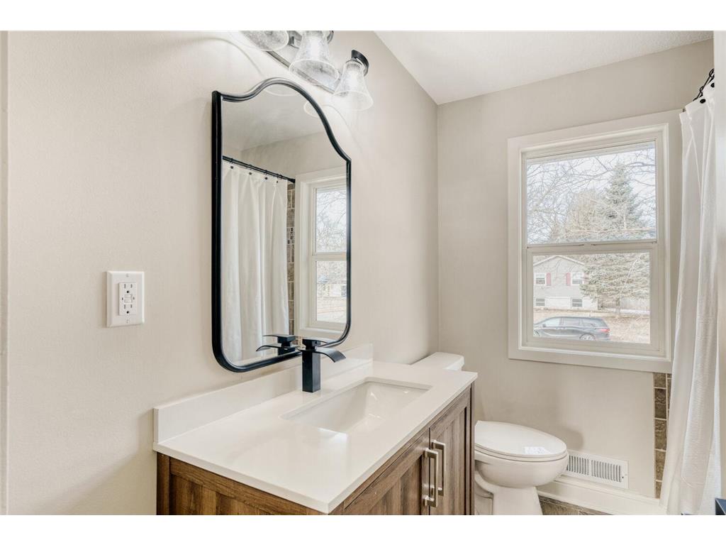 13850 Garrett Avenue Apple Valley MN 55124 7036566 image23