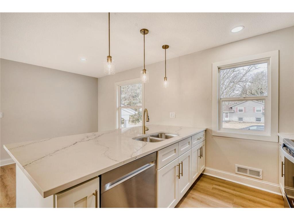 13850 Garrett Avenue Apple Valley MN 55124 7036566 image4