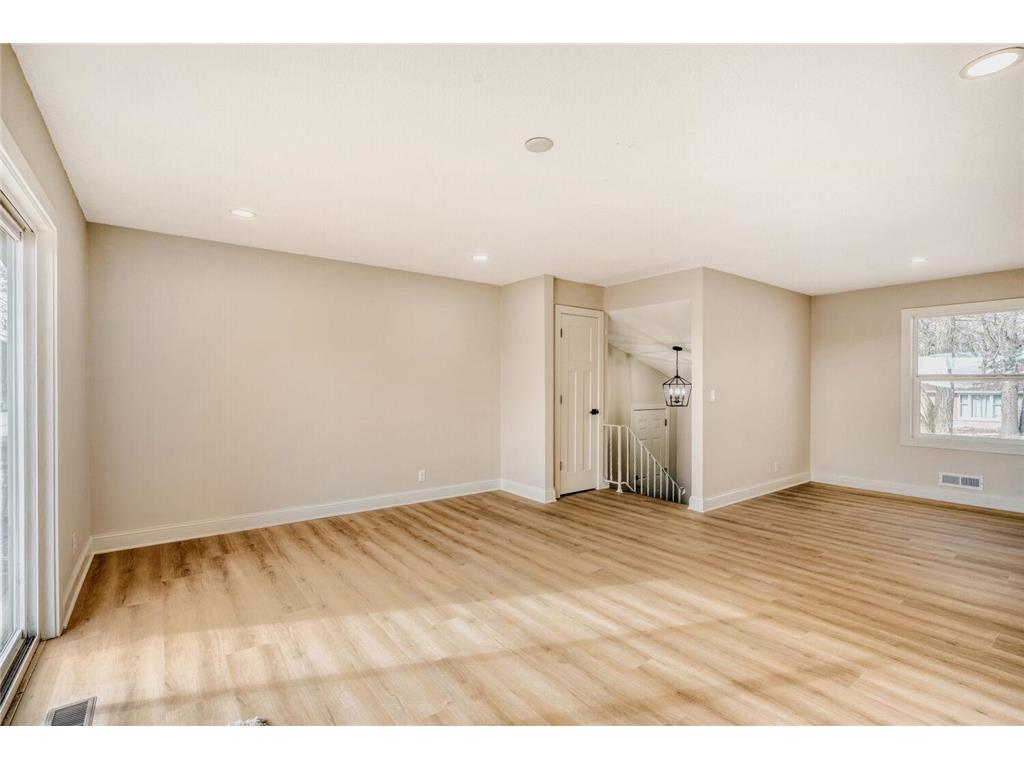 13850 Garrett Avenue Apple Valley MN 55124 7036566 image8