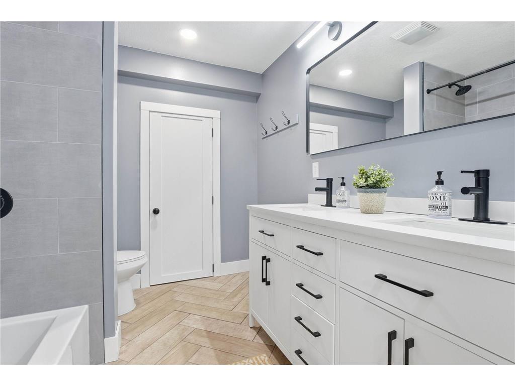 139 Spruce Street Mahtomedi MN 55115 - White Bear 7056971 image21