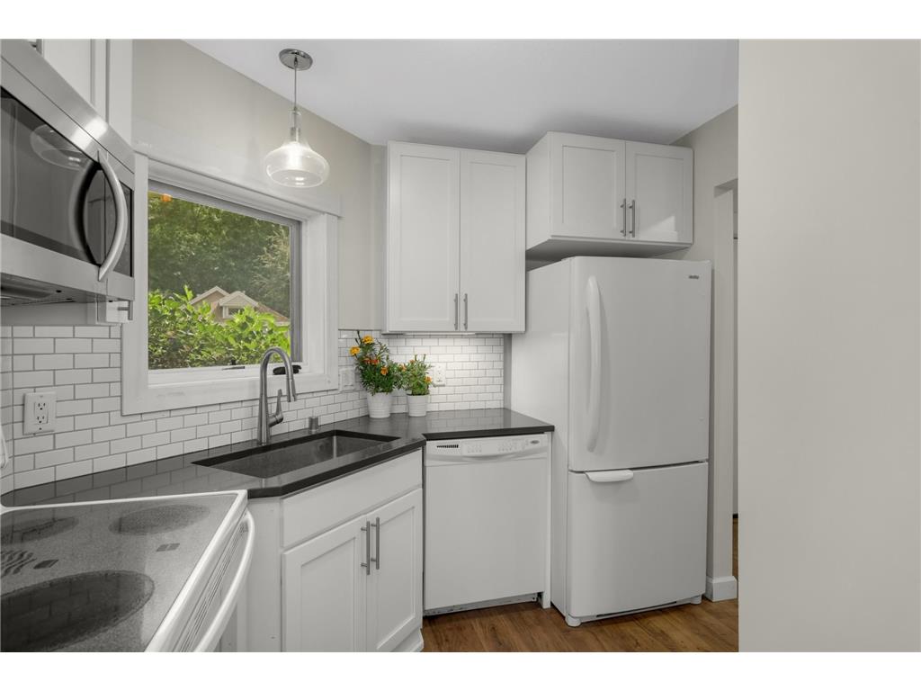 1390 Granada Trail N Oakdale MN 55128 7075524 image10