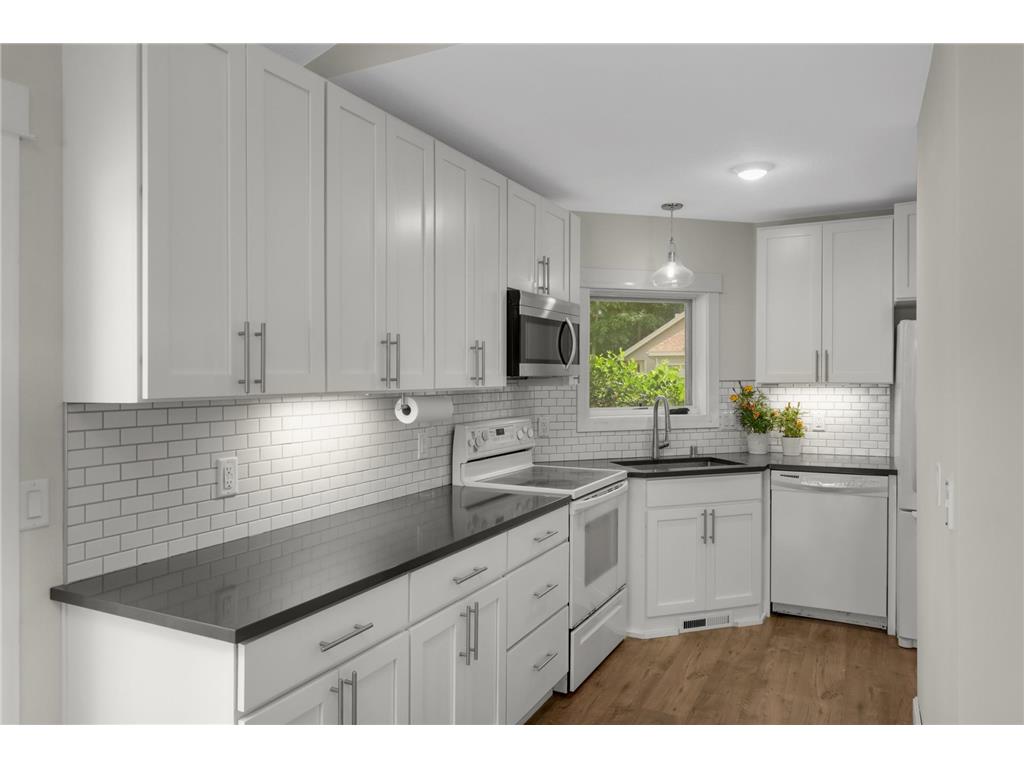 1390 Granada Trail N Oakdale MN 55128 7075524 image9