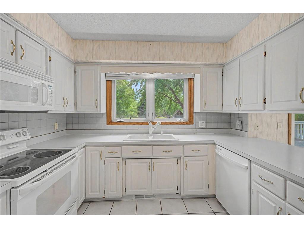 13901 92nd Place N Maple Grove MN 55369 - Rice Lake 7085155 image8