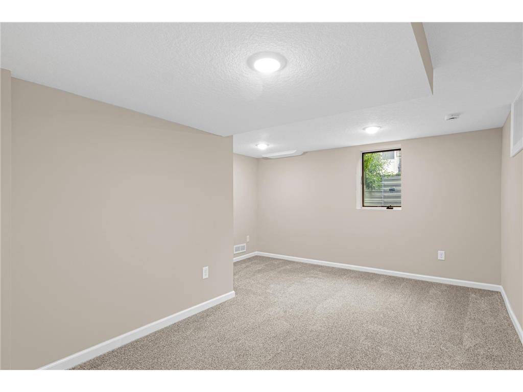 1394 Mackubin Street Saint Paul MN 55117 7111143 image20