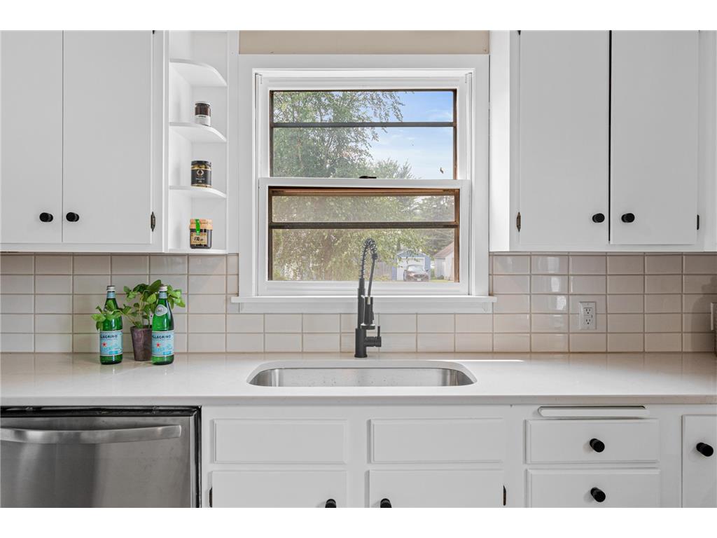 1394 Mackubin Street Saint Paul MN 55117 7111143 image6